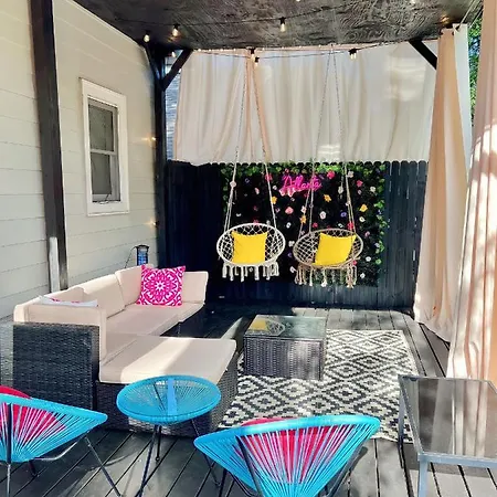 Cozy 4 Bedroom Located Right In Downtown Atlanta.